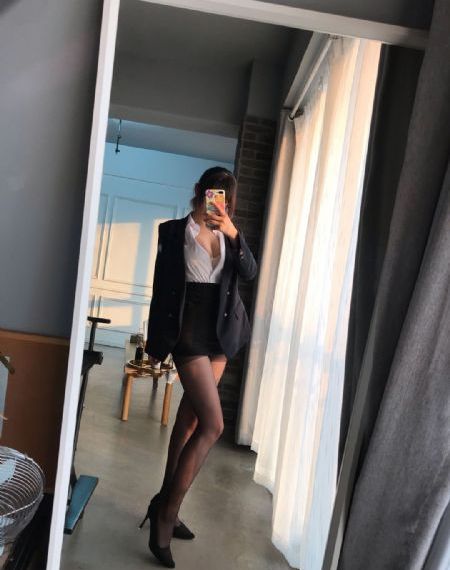 一亲二摸三叉