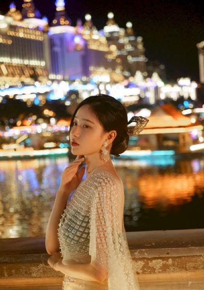 迈开腿让我c一下你的小莓