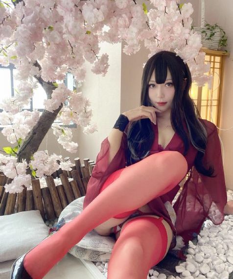 她在丈夫面前被耍了葵司